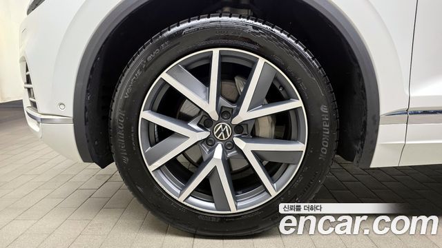 Volkswagen Touareg 3.0 TDI Prestige — пробег 76 080 км