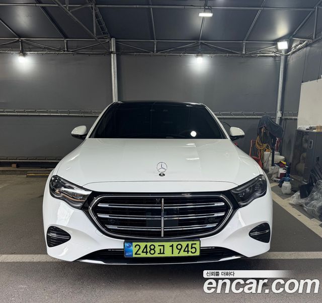 Mercedes-Benz E-Class E300 4MATIC Exclusive — пробег 30 км — фото 1 из 5