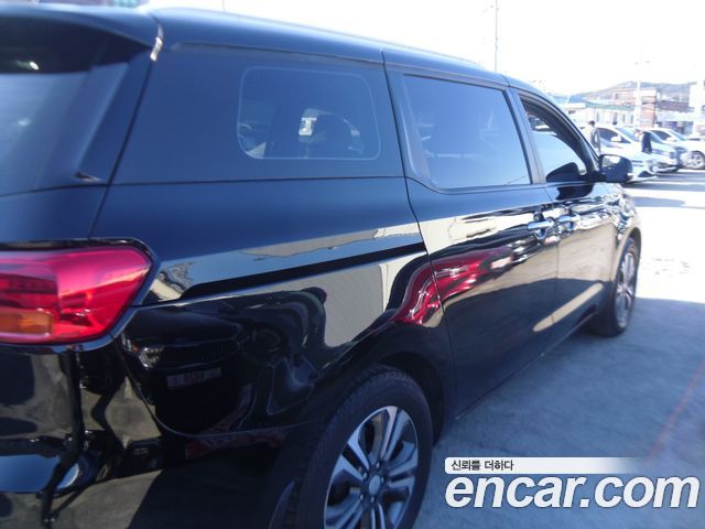Kia Carnival 9-Seater Luxury — пробег 212 700 км — фото 5 из 5
