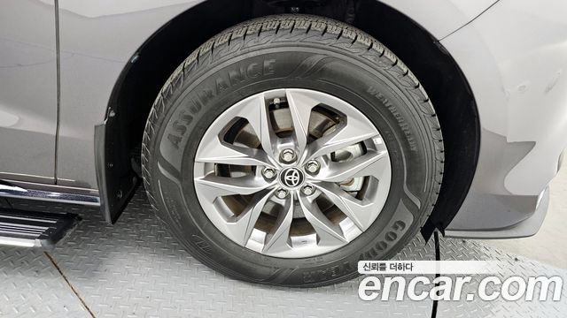 Toyota Sienna 2.5 Hybrid AWD — пробег 81 160 км