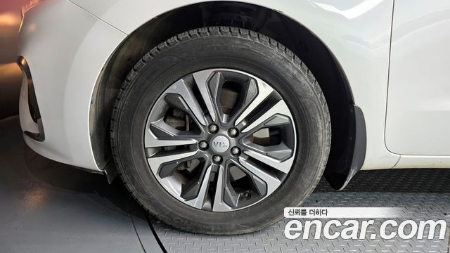Kia Carnival 9-Seater Luxury — пробег 215 964 км — фото 5 из 5