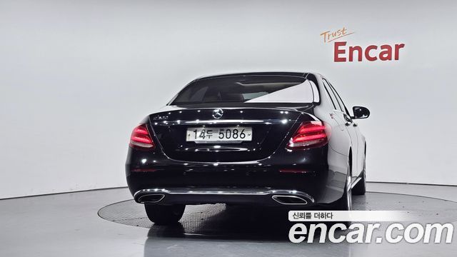 Mercedes-Benz E-Class из Кореи Encar