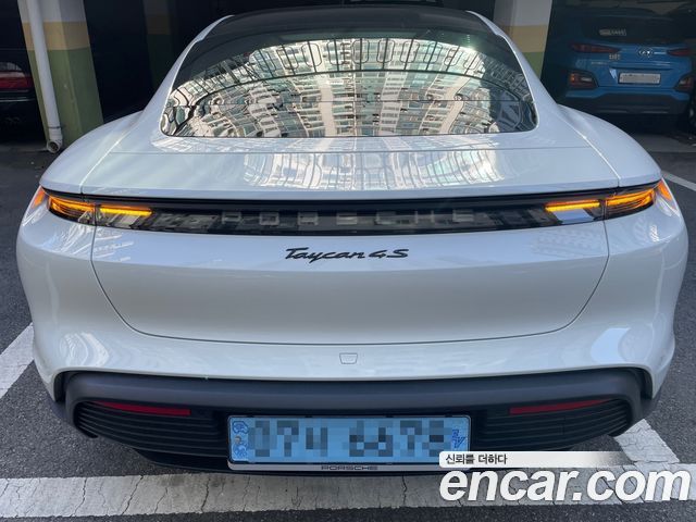 Porsche Taycan 4S — пробег 25 000 км — фото 4 из 5