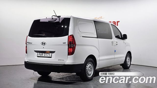 Hyundai Starex Van 5-Seater Style — пробег 32 955 км — фото 2 из 5