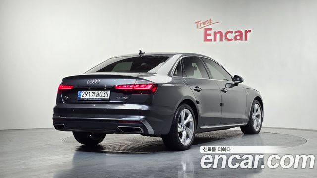 Audi A4 40 TFSI Premium — пробег 15 097 км