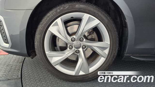 Audi A4 40 TFSI Premium — пробег 15 097 км