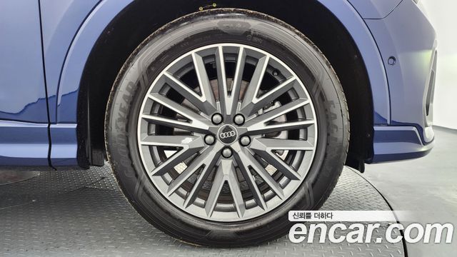 Audi Q3 40 TFSI Quattro Premium — пробег 5 355 км