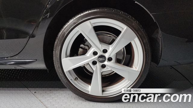 Audi A4 40 TDI Quattro Premium — пробег 25 583 км