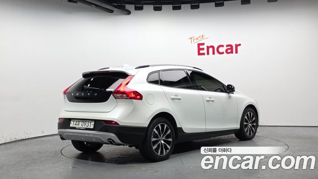 Volvo V40 из Кореи Encar