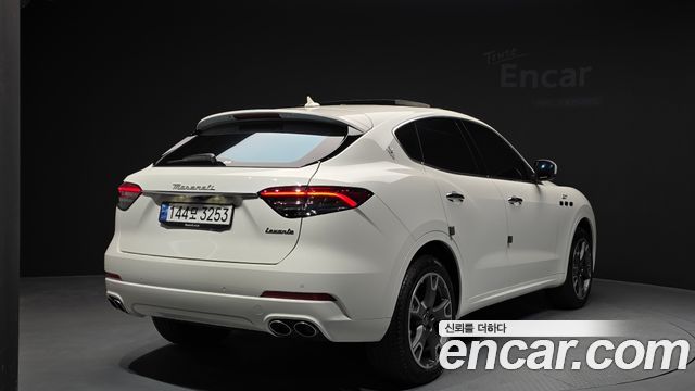 Maserati Levante из Кореи Encar
