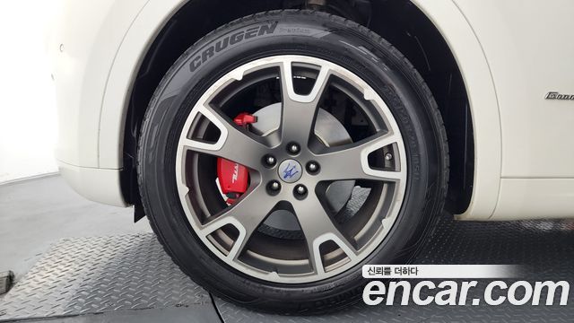 Maserati Levante из Кореи Encar