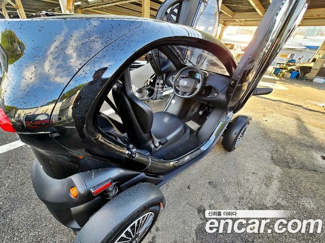 Renault (Samsung) Twizy Life(2-Seater) — пробег 4 588 км — фото 5 из 5