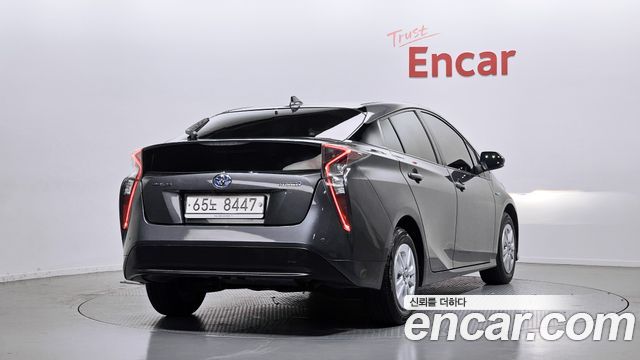 Toyota Prius 1.8 E — пробег 52 349 км