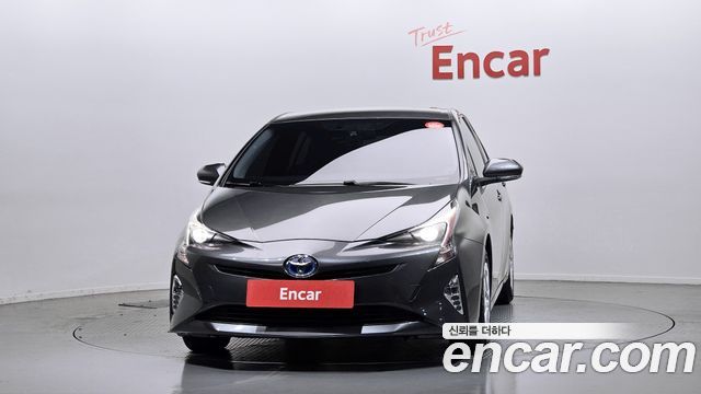Toyota Prius 1.8 E — пробег 52 349 км