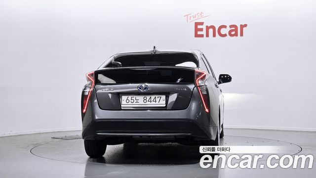 Toyota Prius 1.8 E — пробег 52 349 км