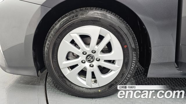 Toyota Prius 1.8 E — пробег 52 349 км