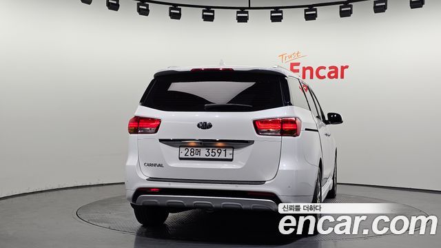 Kia Carnival из Кореи Encar