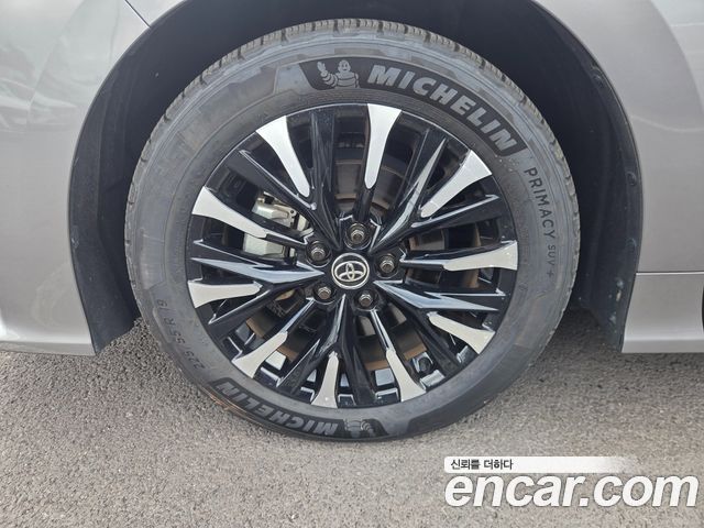 Toyota Alphard 2.5 HEV Executive AWD — пробег 10 680 км