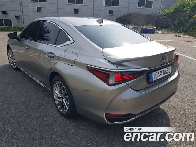 Lexus ES Executive — пробег 23 277 км — фото 2 из 5