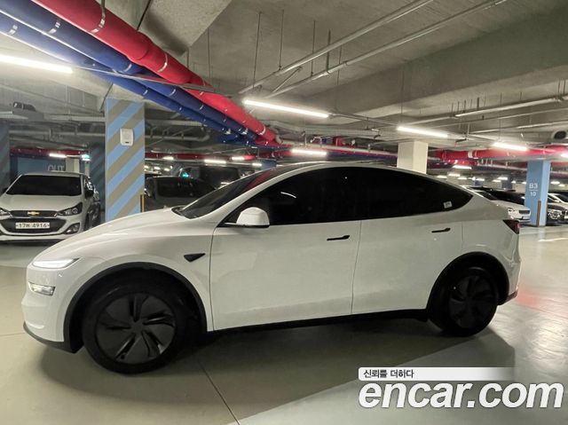Tesla Model Y Premium RWD — пробег 600 км — фото 3 из 5