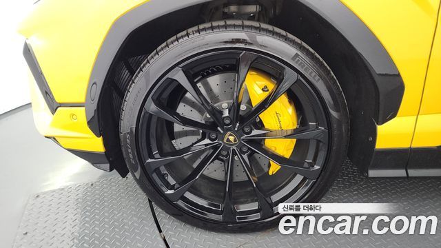 Lamborghini Urus из Кореи Encar