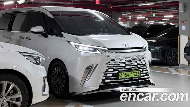 Lexus LM 500h Executive — пробег 4 400 км — фото 1 из 5