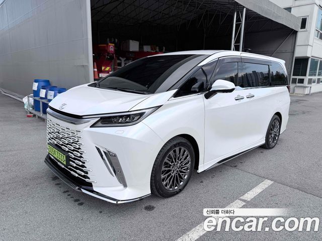Lexus LM 500h Executive — пробег 4 400 км — фото 2 из 5