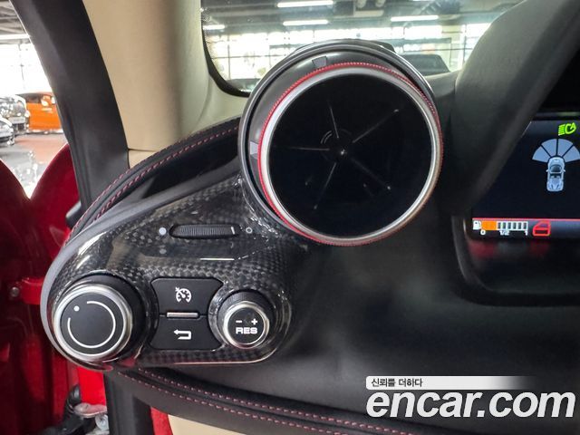 Ferrari F8 3.9 V8 — пробег 14000 км