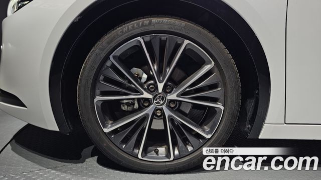 Toyota Prius 2.0 XLE AWD — пробег 8 890 км — фото 5 из 5