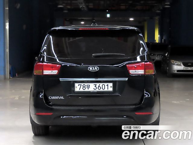 Kia Carnival 11-seater Deluxe — пробег 61 500 км — фото 3 из 5