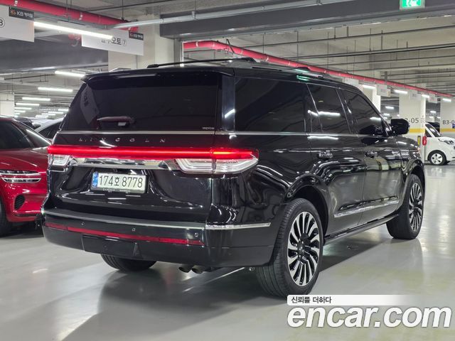 Lincoln Navigator 3.5L Black Label — пробег 28000 км