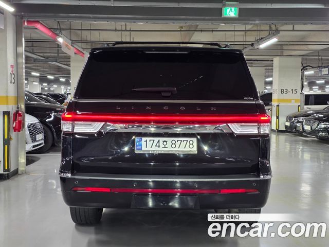 Lincoln Navigator 3.5L Black Label — пробег 28000 км