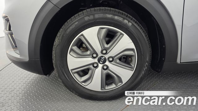 Kia Niro 1.6 HEV Luxury — пробег 65 729 км — фото 5 из 5