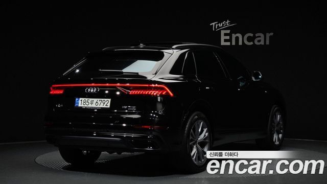 Audi Q8 55 TFSI Quattro Premium — пробег 26 363 км