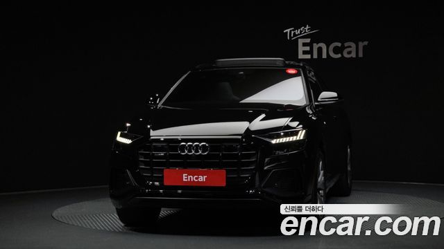 Audi Q8 55 TFSI Quattro Premium — пробег 26 363 км