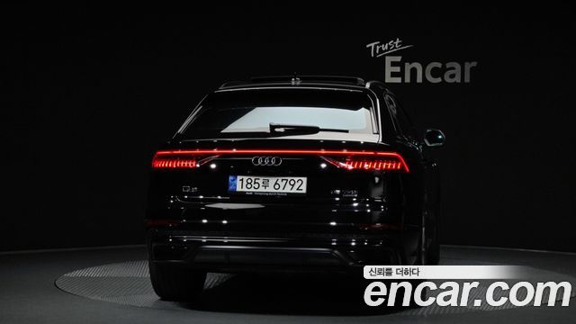 Audi Q8 55 TFSI Quattro Premium — пробег 26 363 км