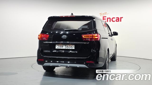 Kia Carnival 9-Seater Luxury — пробег 155 033 км — фото 4 из 5