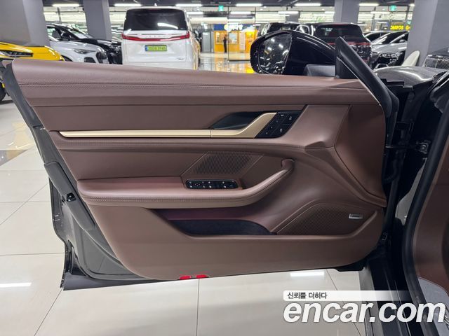 Porsche Taycan Turbo — пробег 13 600 км — фото 5 из 5