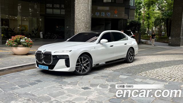 BMW i7 eDrive 50 M Sport — пробег 38 000 км — фото 1 из 5