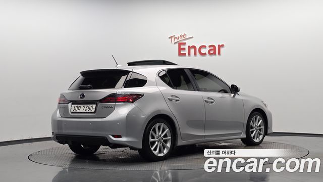 Lexus CT200h 1.8 Compact Luxury ZWA10 — пробег 74886 км