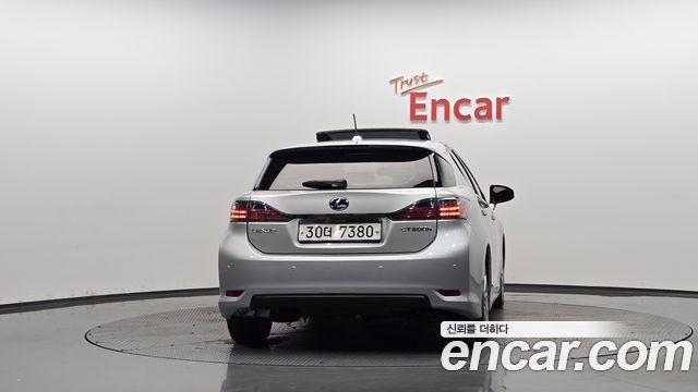 Lexus CT200h 1.8 Compact Luxury ZWA10 — пробег 74886 км