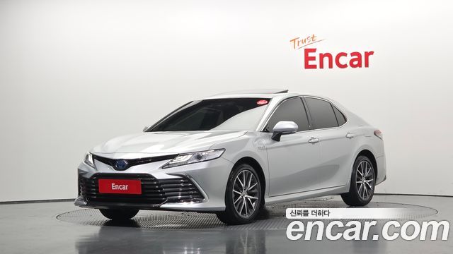 Toyota Camry 2.5 XLE Hybrid — пробег 8 825 км — фото 1 из 5