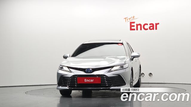 Toyota Camry 2.5 XLE Hybrid — пробег 8 825 км — фото 3 из 5