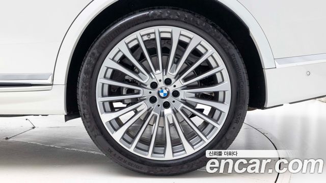 BMW X7 xDrive 40i Design Pure Excellence 7-Seater — пробег 8 660 км — фото 5 из 5