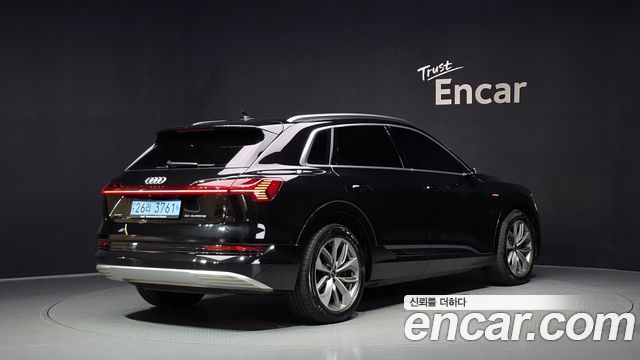 Audi e-tron 55 Quattro — пробег 98 815 км — фото 2 из 5