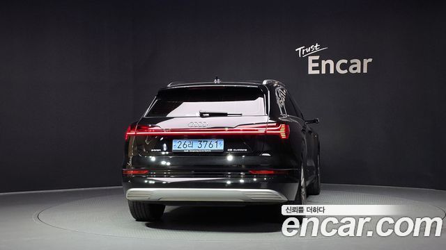 Audi e-tron 55 Quattro — пробег 98 815 км — фото 4 из 5