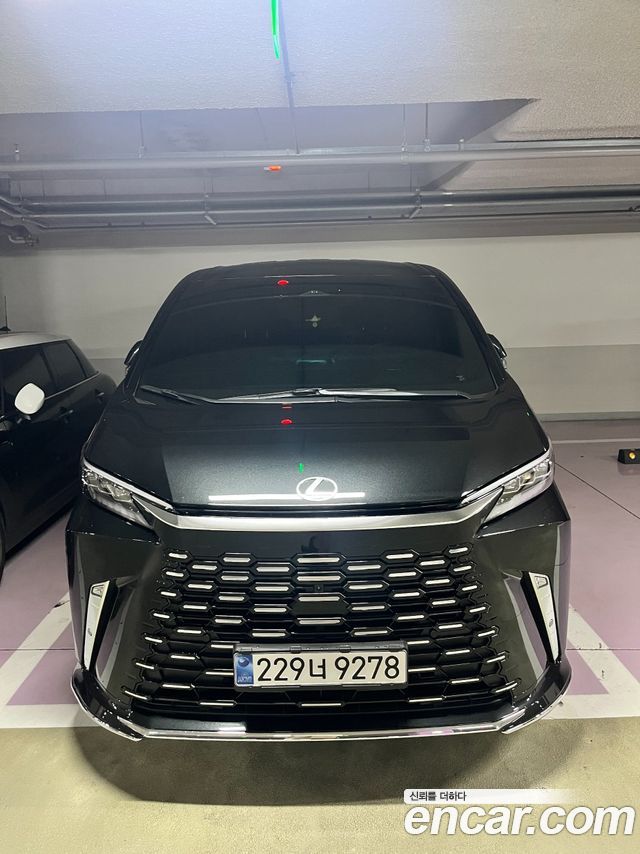 Lexus LM 500h Executive — пробег 14 500 км — фото 1 из 5