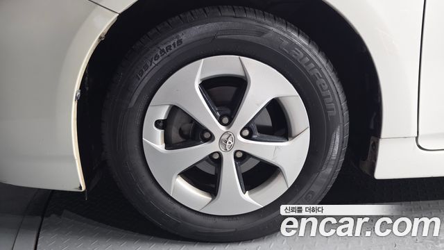 Toyota Prius из Кореи Encar