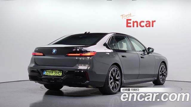 BMW i7 M70 xDrive M Performance — пробег 4 603 км — фото 2 из 5