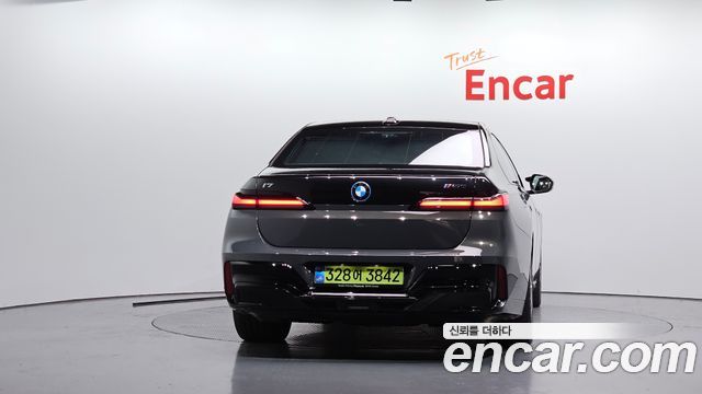BMW i7 M70 xDrive M Performance — пробег 4 603 км — фото 4 из 5